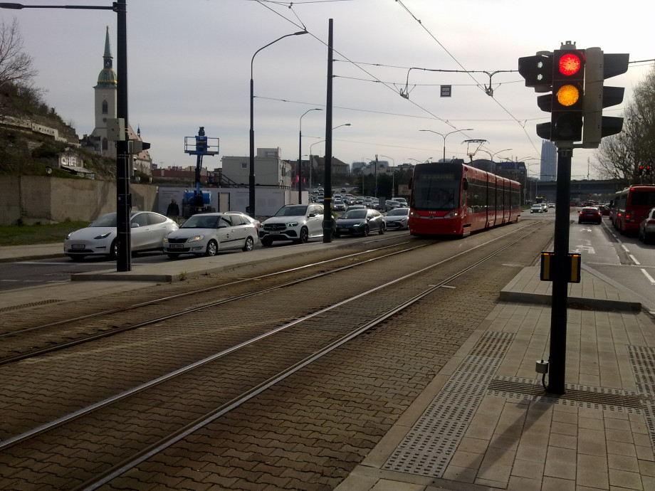 090420255174_auta.jpg