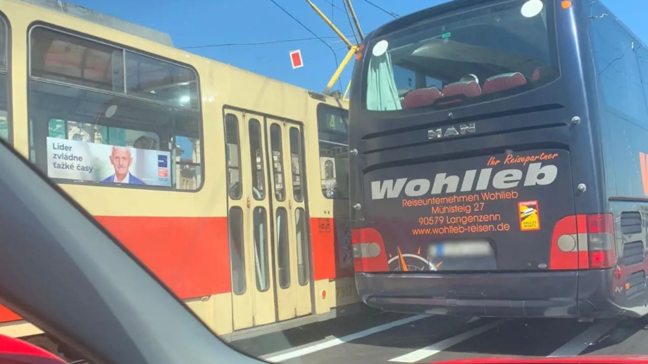 Zrazka_autobus_Vajanskeho.png